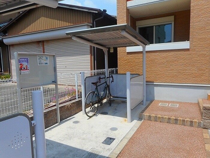 物件外観写真2　(駐輪場)