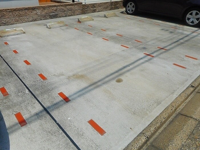 物件外観写真3　(駐車場)