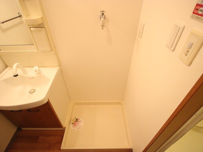 物件内観写真14　(洗濯機置場)