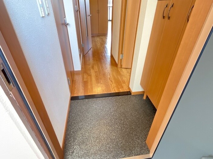 物件内観写真16　(玄関)