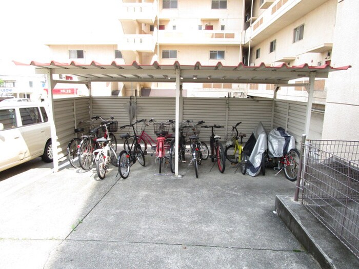 物件外観写真5　(駐輪場)