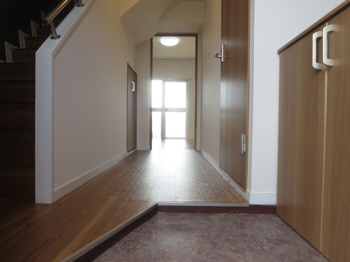 物件内観写真22　(玄関)