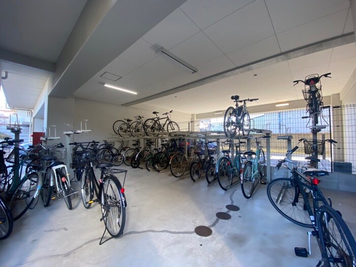 物件外観写真4　(駐輪場)