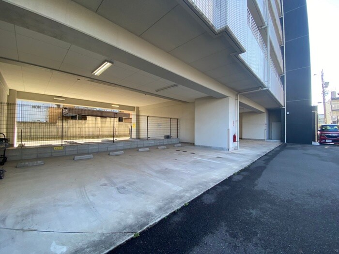 物件外観写真5　(駐車場)