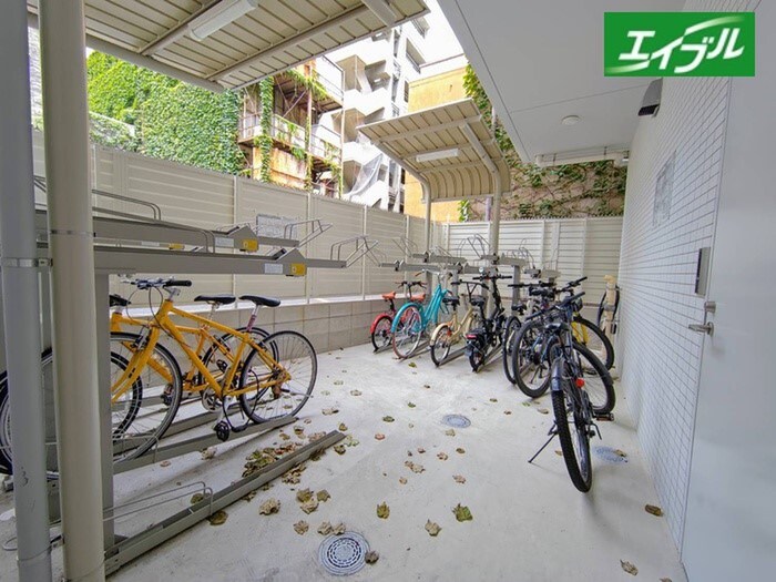 物件外観写真3　(駐輪場)