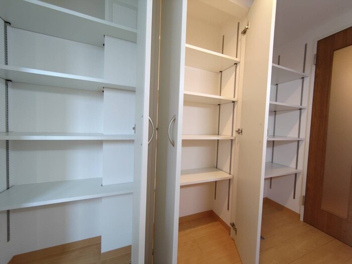 物件内観写真12　(収納)