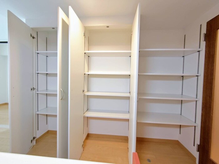 物件内観写真15　(収納)