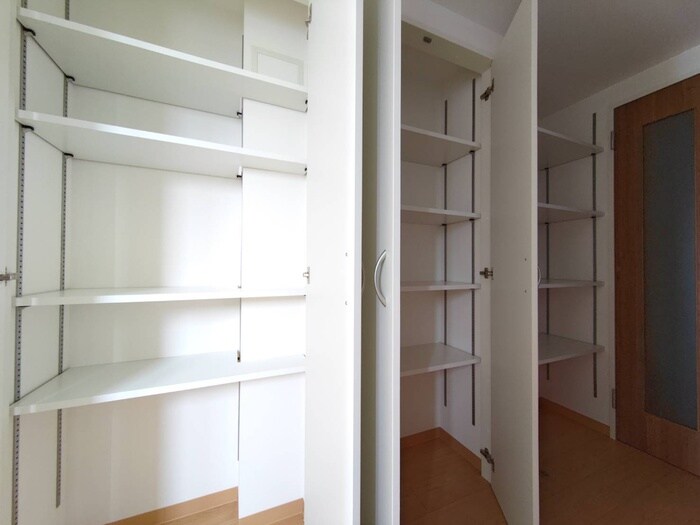 物件内観写真18　(収納)