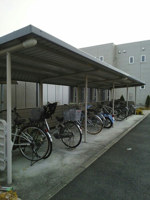 物件外観写真3　(駐輪場)