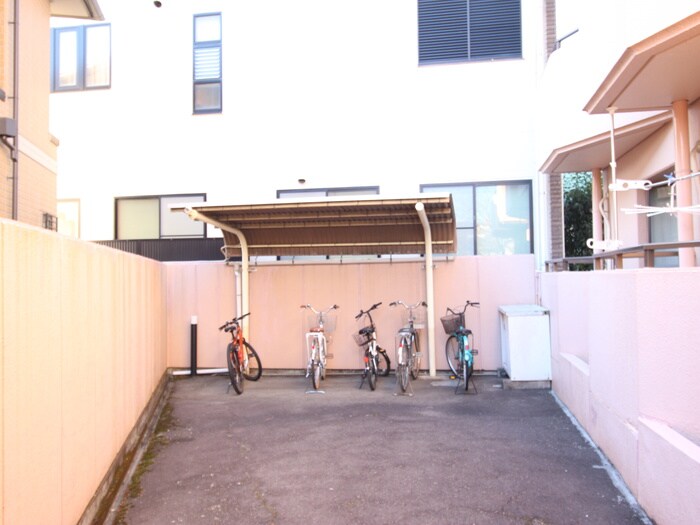 物件外観写真3　(駐輪場)
