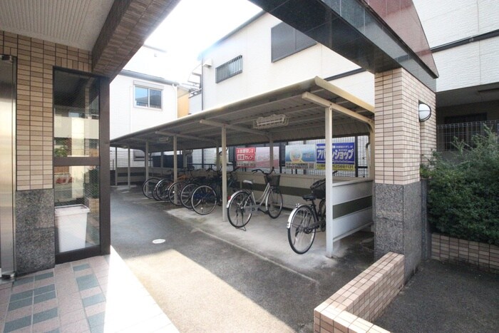 物件外観写真3　(駐輪場)