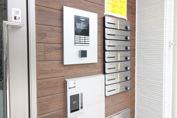 物件外観写真5　(エントランス部分)