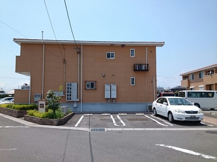 物件外観写真3　(駐車場)