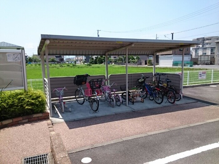 物件外観写真4　(駐輪場)