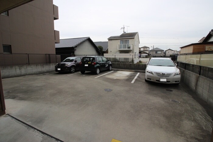 物件外観写真4　(駐車場)