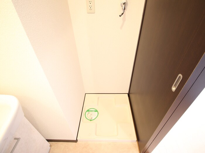 物件内観写真12　(洗濯機置場)