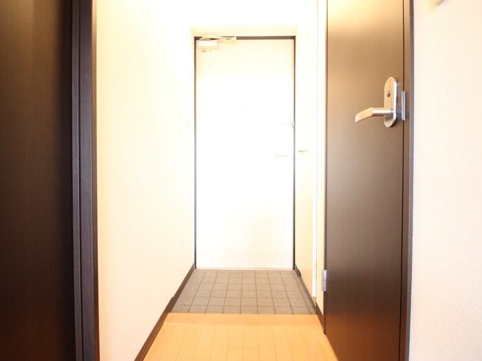 物件内観写真16　(玄関)