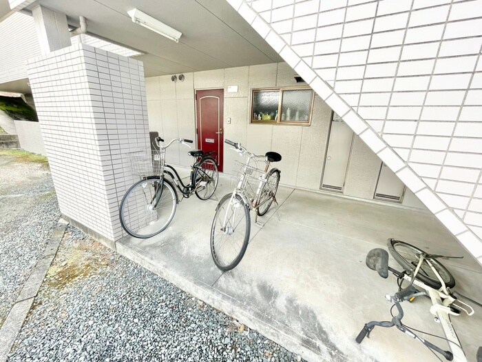 物件外観写真4　(駐輪場)