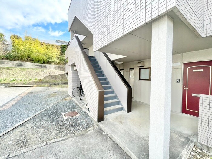 物件外観写真5　(エントランス部分)