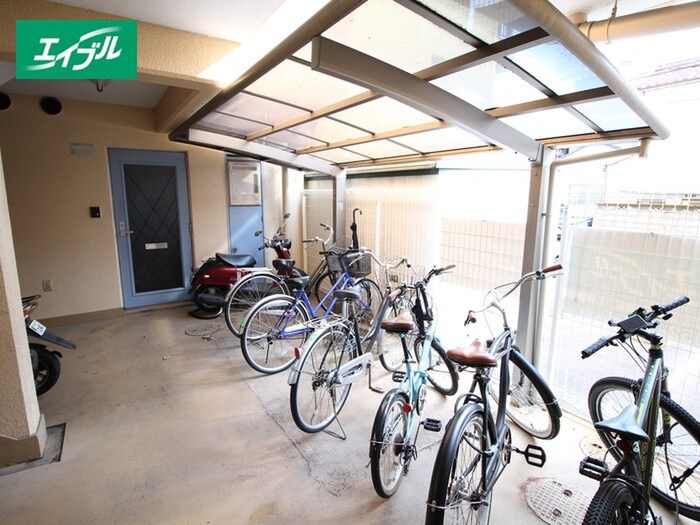 物件外観写真3　(駐輪場)