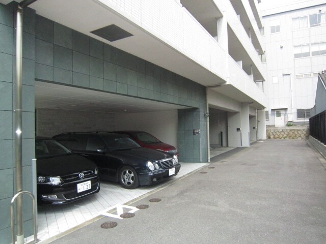 物件外観写真5　(駐車場)