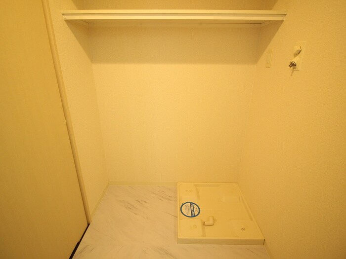 物件内観写真12　(洗濯機置場)