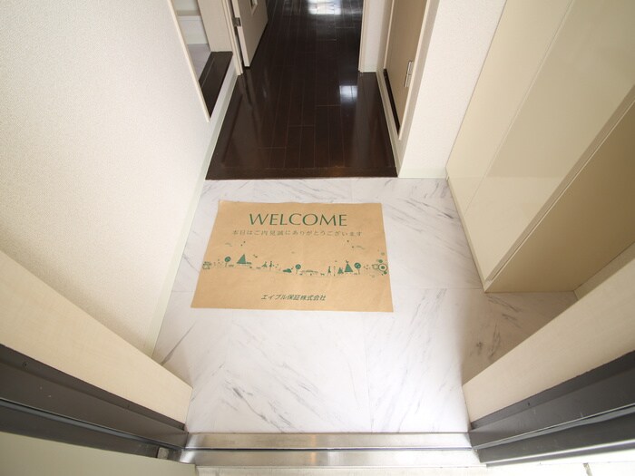 物件内観写真14　(玄関)