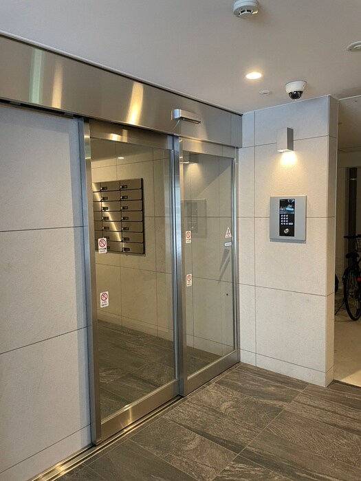 物件外観写真2　(エントランス部分)