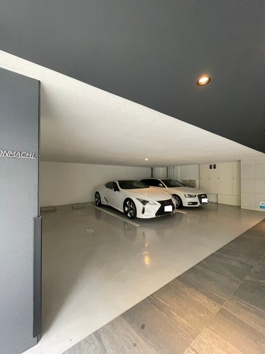 物件外観写真5　(駐車場)