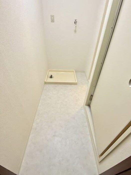 物件内観写真11　(洗濯機置場)