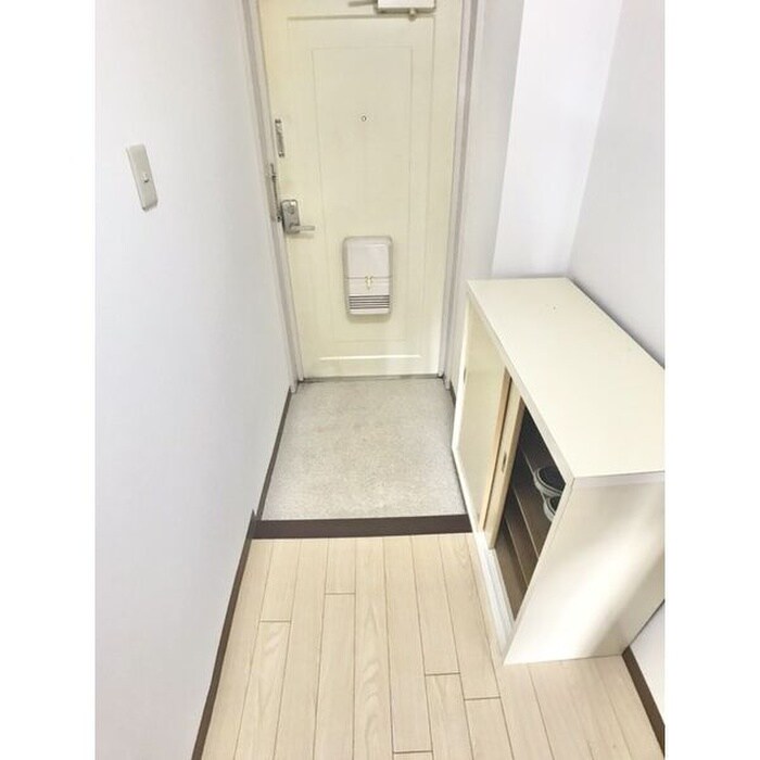 物件内観写真13　(玄関)