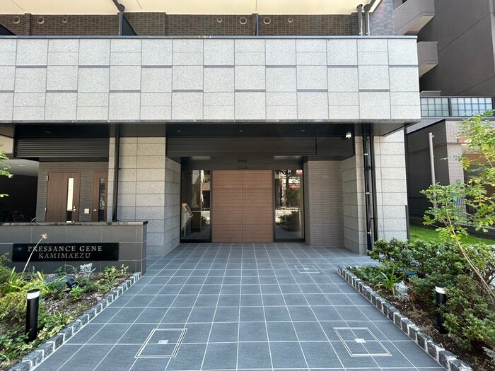 物件外観写真6　(エントランス部分)