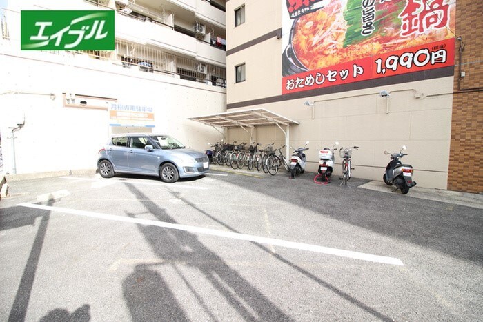 物件外観写真2　(駐車場)