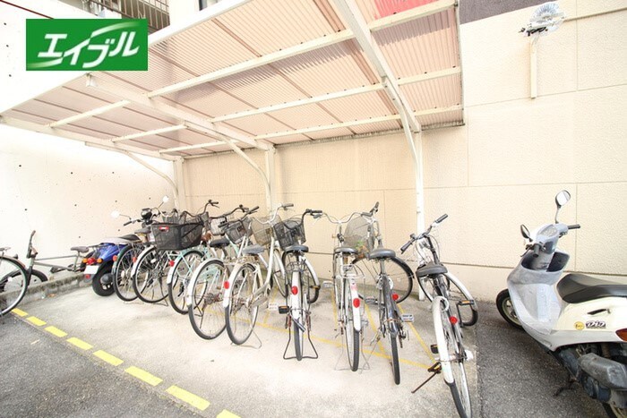物件外観写真3　(駐輪場)
