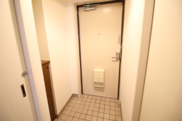 物件内観写真16　(玄関)