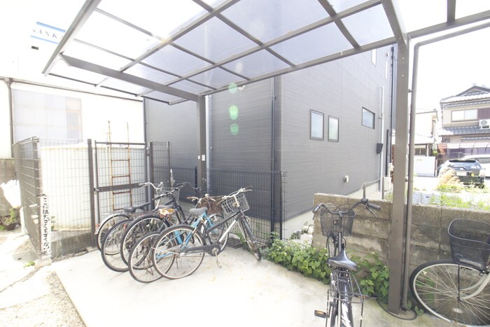 物件外観写真2　(駐輪場)