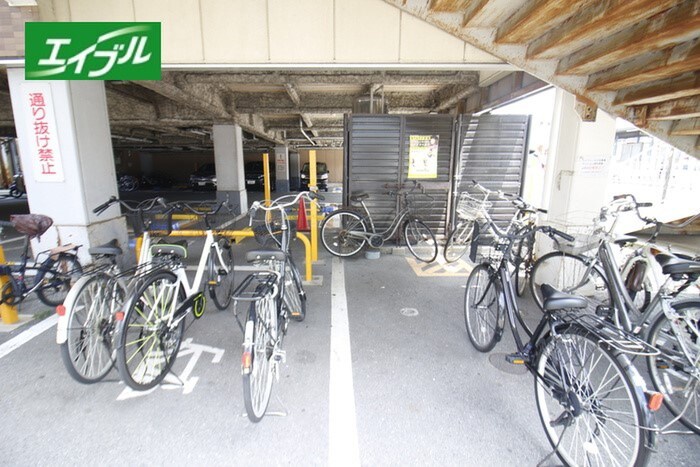 物件外観写真3　(駐輪場)