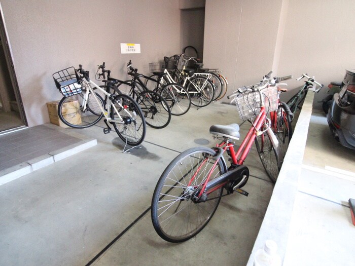 物件外観写真3　(駐輪場)