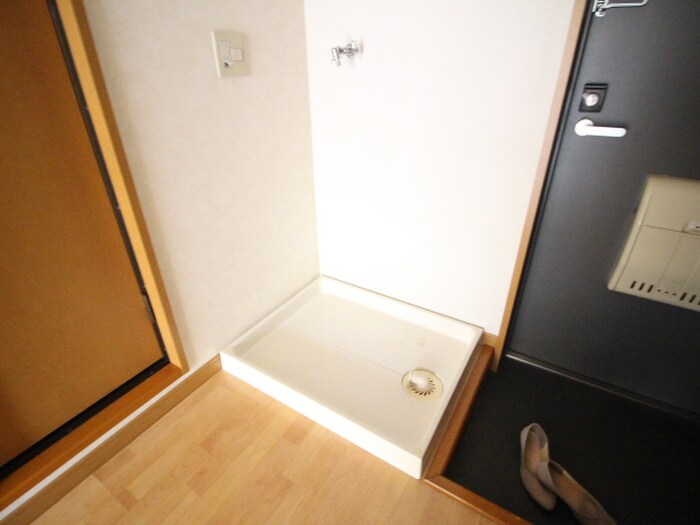 物件内観写真18　(洗濯機置場)