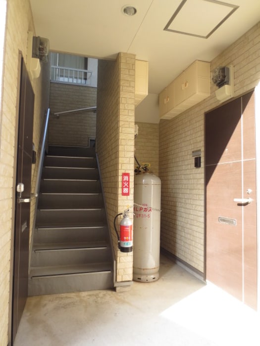 物件外観写真3　(エントランス部分)