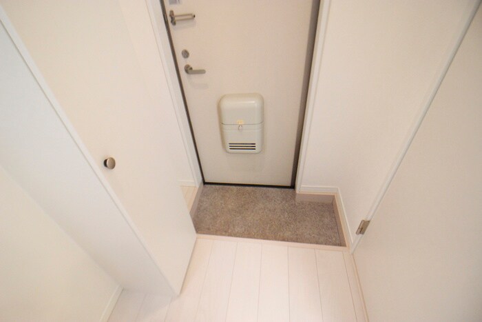 物件内観写真18　(玄関)
