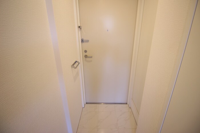 物件内観写真13　(玄関)