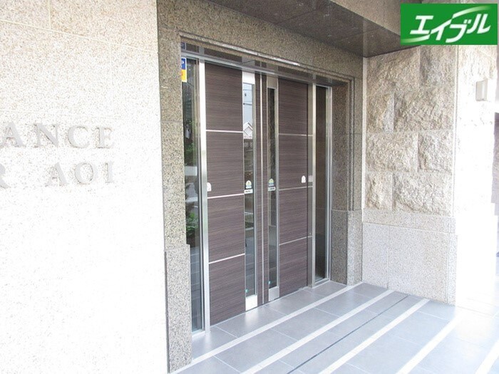 物件外観写真2　(エントランス部分)