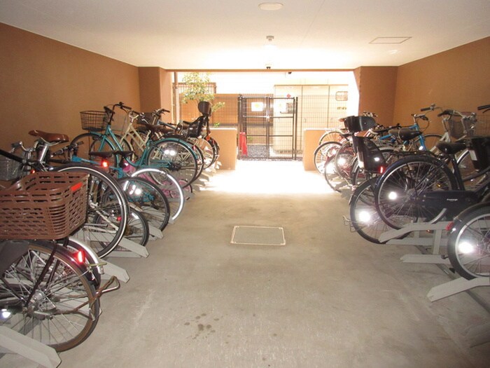 物件外観写真5　(駐輪場)