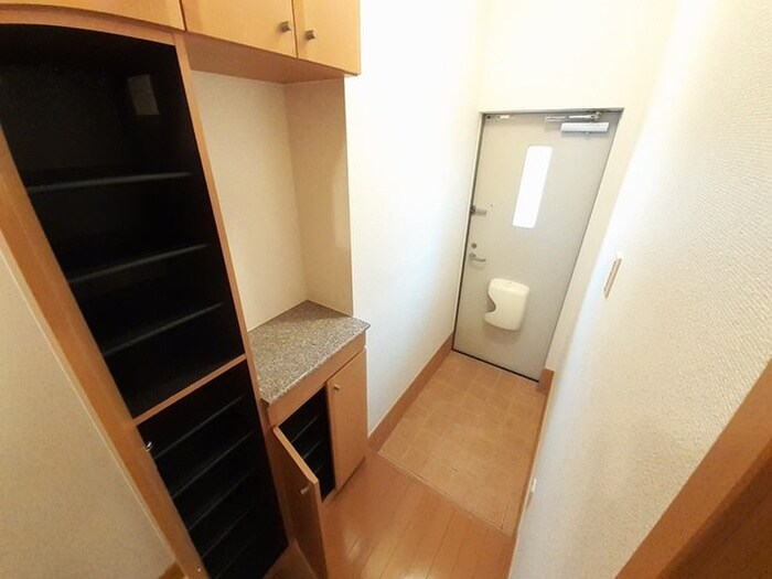 物件内観写真16　(玄関)