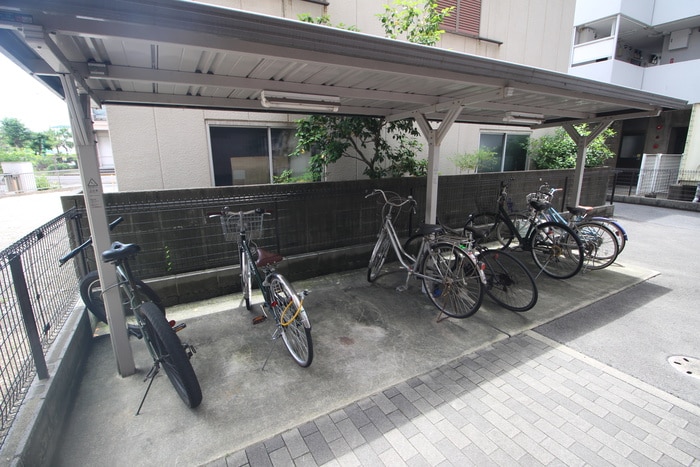 物件外観写真3　(駐輪場)
