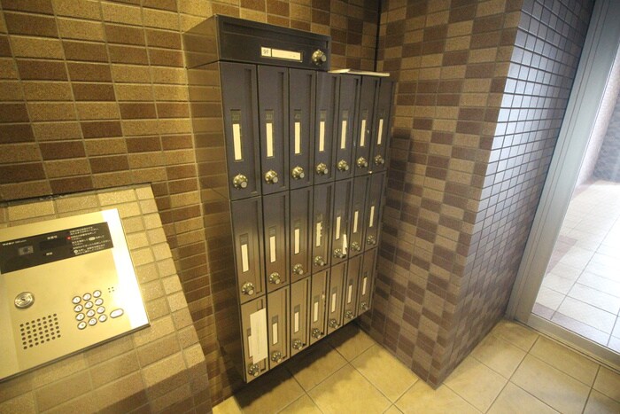 物件外観写真5　(エントランス部分)