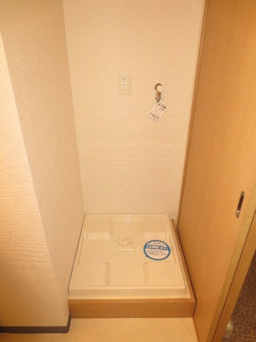 物件内観写真13　(洗濯機置場)