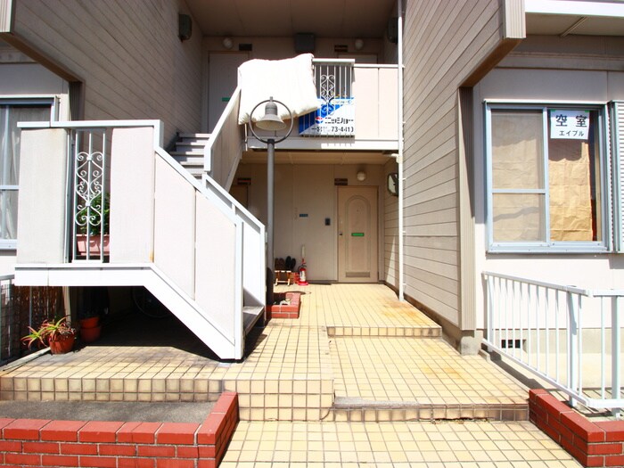 物件外観写真6　(エントランス部分)