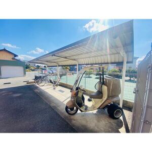 物件外観写真6　(駐輪場)